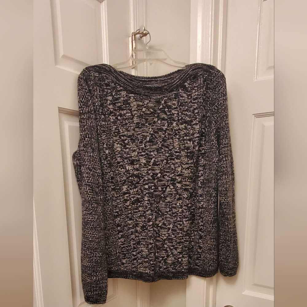 Croft and Barrow Sweater. Size Large